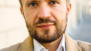 Dr hab. Paweł Waszkiewicz, adiunkt w Katedrze Kryminalistyki WPiA UW, gdzie współprowadzi zajęcia z cold case’ów.