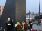 Pomniki ofiar katastrofy smoleńskiej i Lecha Kaczyńskiego połączy granitowy chodnik