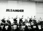 Papierowa <strong>torebka</strong> Jil Sander za 185 funtów. Chętnych nie brakuje