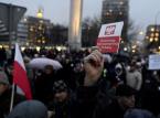 Protest przed gmachem parlamentu podczas orędzia prezydenta Dudy